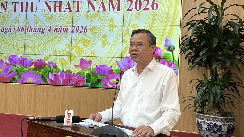 Chairman of the Can Tho City People’s Committee Truong Canh Tuyen speaks at the meeting - Photo: VGP/LS