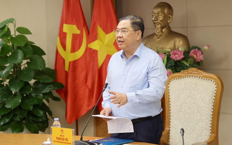 Permanent Deputy Prime Minister Pham Gia Tuc worked with the Ministry of Construction, several ministries and agencies, Hanoi City, and Ho Chi Minh City on the implementation progress of railway projects - Photo: VGP/Phuong Nguyen.