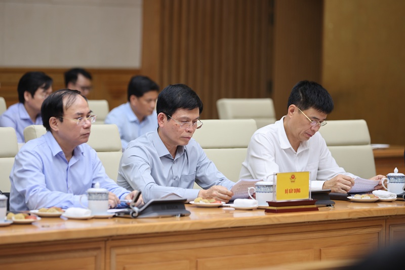 Representatives of leaders of ministries and sectors attending the meeting - Photo: VGP/Nhật Bắc